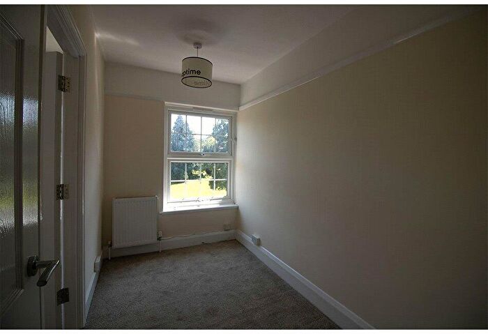 2 Bedroom Apartment To Rent In High Street, Banstead, Surrey, SM7