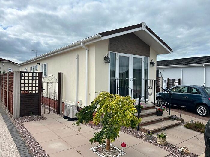 2 Bedroom Mobile Home For Sale In Field Maple Avenue, Wincham, Northwich, CW9