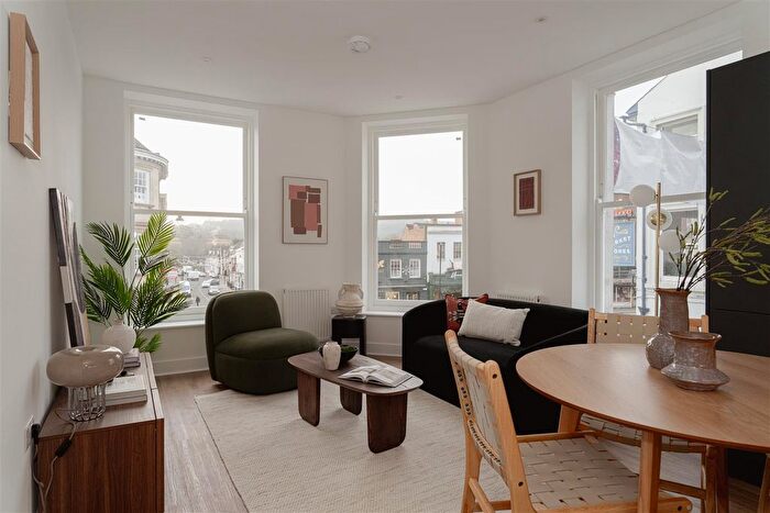 2 Bedroom Flat For Sale In Church Street, Reigate, RH2