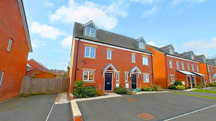 4 Bedroom Semi Detached House For Sale In Arkell Way, Selly Oak, Birmingham, B29