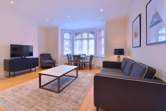 2 Bedroom Flat To Rent In Hamlet Gardens, Ravenscourt Park, London, W6