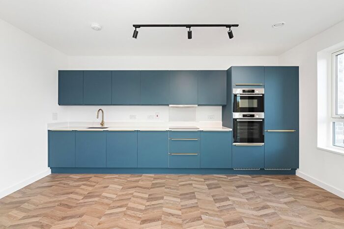 3 Bedroom Flat To Rent In Trinity Park, Woolwich, SE18