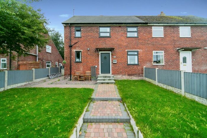 3 Bedroom Semi-Detached House For Sale In School Lane, Mickle Trafford, Chester, Cheshire, CH2