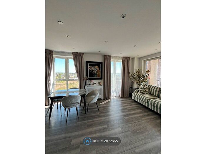 2 Bedroom Flat To Rent In Portland House, Rainham, RM13