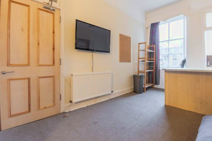4 Bedroom Flat To Rent In L &#; Arden Street, Edinburgh, EH9