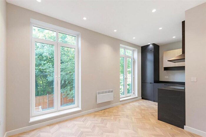 Apartment To Rent In Anerley Hill, London, SE19