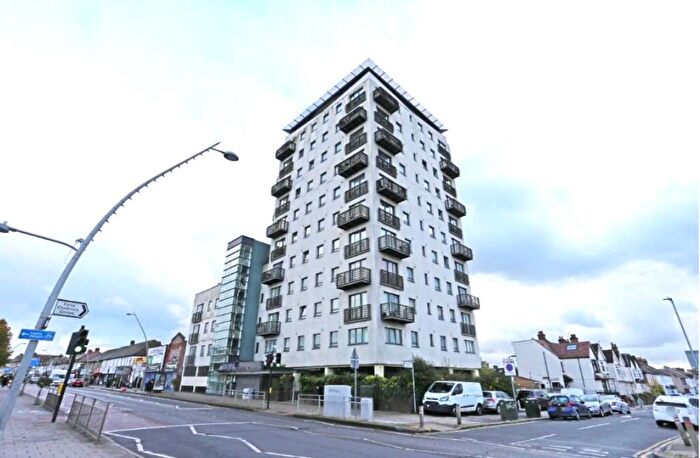 2 Bedroom Apartment For Sale In High Road, Chadwell Heath, Romford, RM6