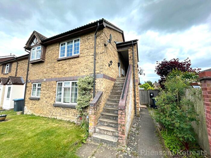 Studio To Rent In Lovatt Close, Carterton, OX18