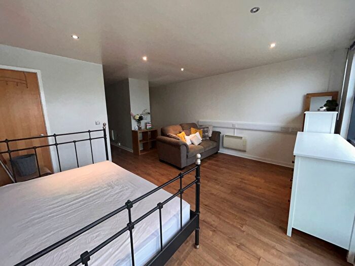 Studio To Rent In Castle Buildings, SA1