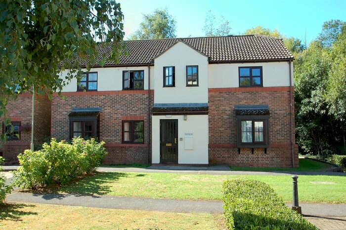 2 Bedroom Flat To Rent In Bridge Meadows, Liss, GU33