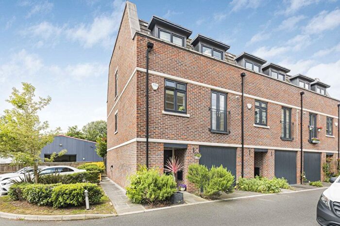 3 Bedroom Property To Rent In Samuelson Place, Isleworth, TW7