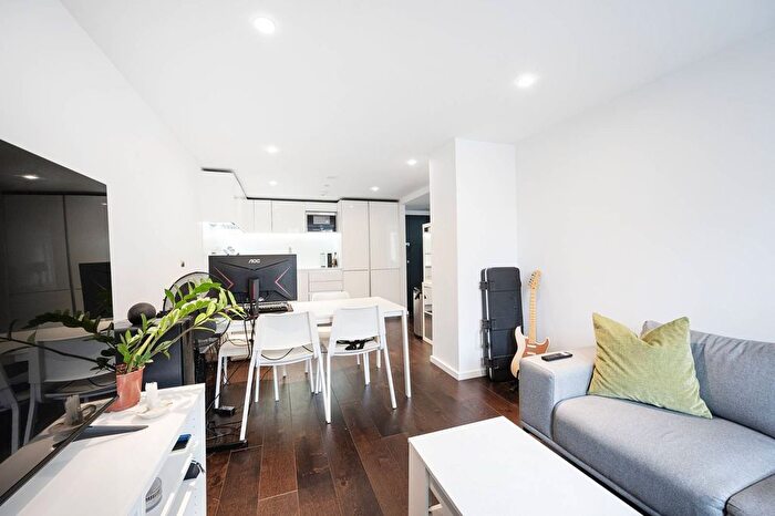 1 Bedroom Flat To Rent In City Road, Old Street, London, EC1V