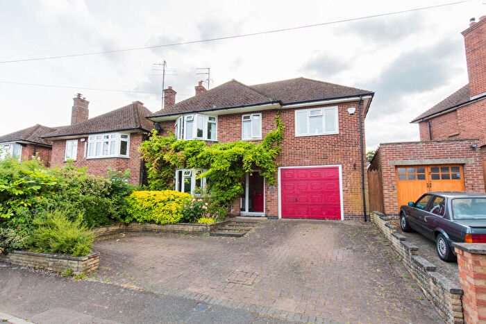 4 Bedroom Detached House For Sale In Manor Drive, Irthlingborough, NN9