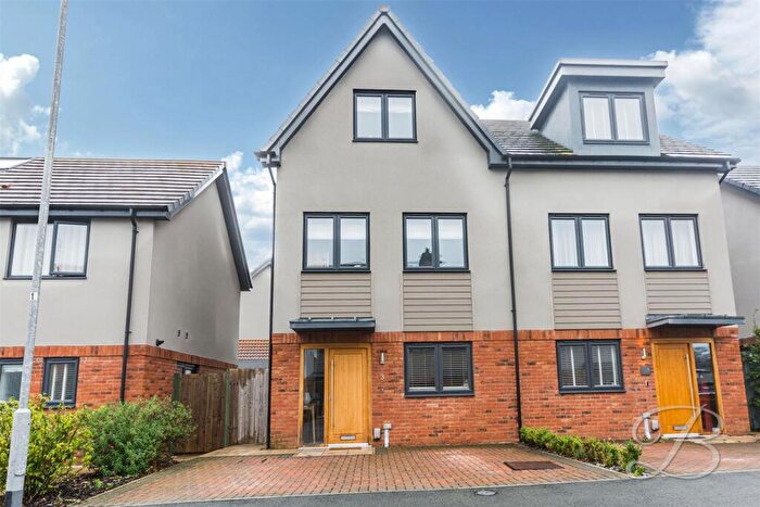 3 Bedroom Semi-Detached House For Sale In Maple Avenue, Edwinstowe, Mansfield, NG21