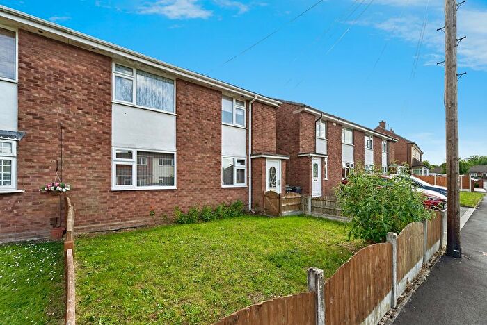 2 Bedroom Maisonette For Sale In Dingle Road, Walsall, West Midlands, WS8