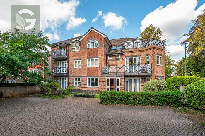 1 Bedroom Flat To Rent In Christchurch Park, Cheyne Court, SM2