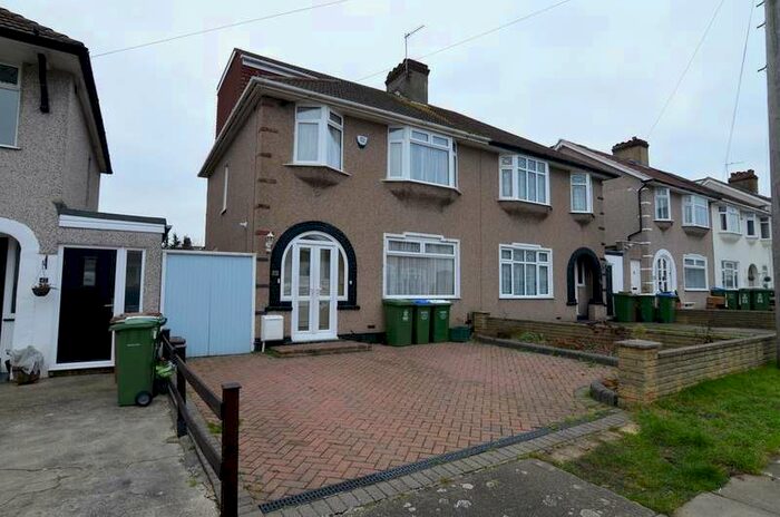4 Bedroom Detached House To Rent In Shinglewell Road, Erith, DA8