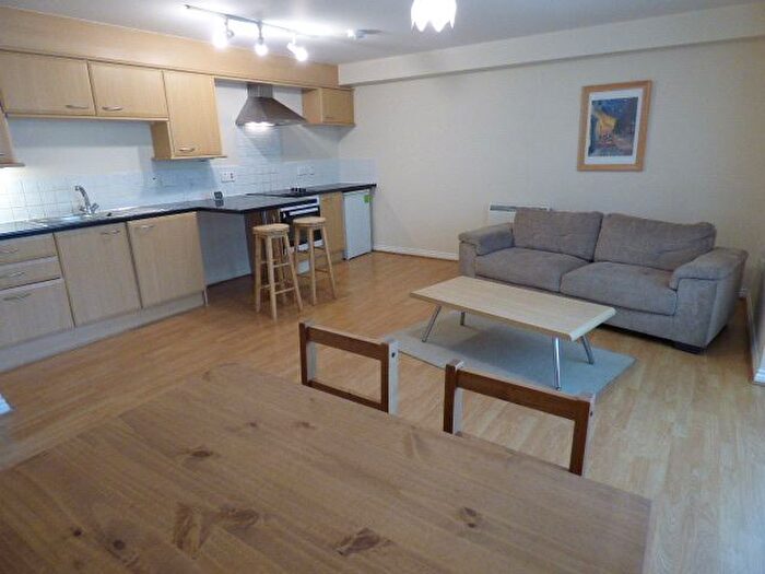 2 Bedroom Flat To Rent In Chancellor Court, Liverpool, L8