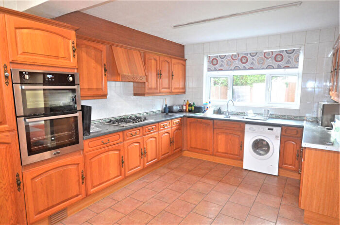 4 Bedroom Semi-Detached House To Rent In Southwood Gardens, IG2