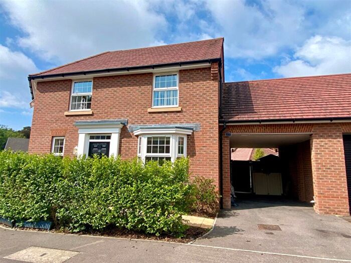 4 Bedroom Semi-Detached House To Rent In Agincourt Drive, Sarisbury Green, SO31