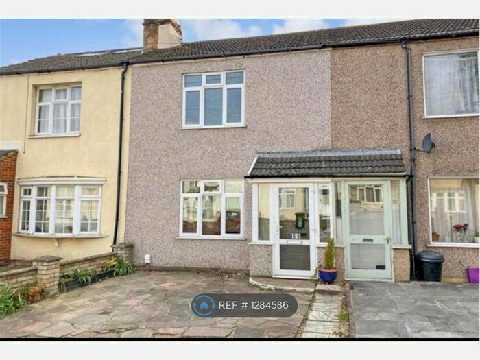 3 Bedroom Terraced House To Rent In Dunton Road, Romford RM1