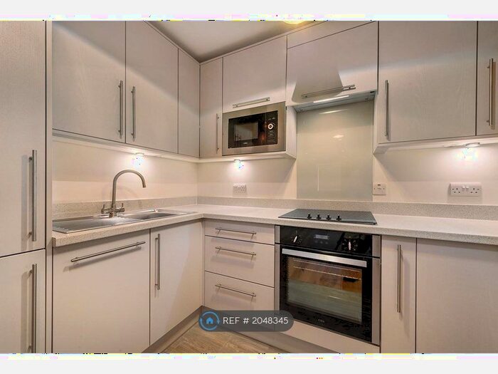 1 Bedroom Flat To Rent In West House, Haslemere, GU27