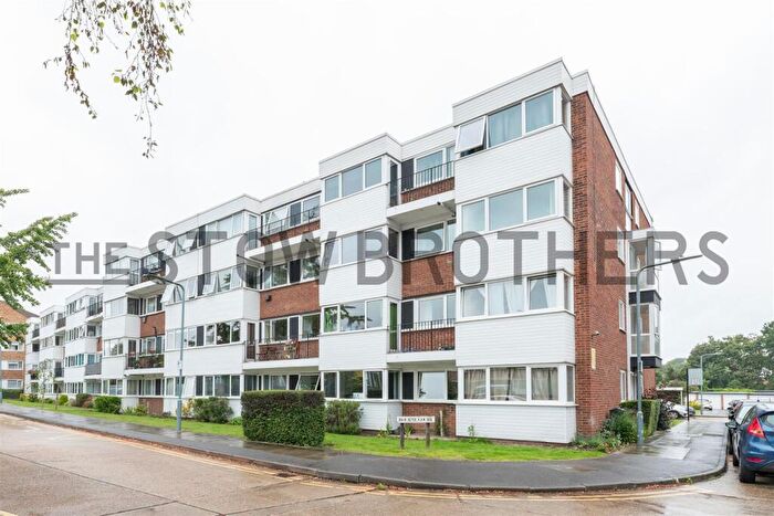 2 Bedroom Flat To Rent In Bourne Court, Wanstead, E11