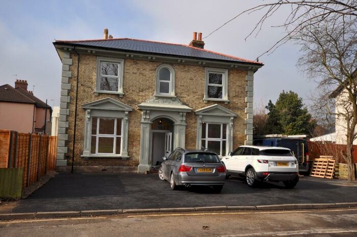 3 Bedroom Maisonette To Rent In The Green, Sutton, SM1