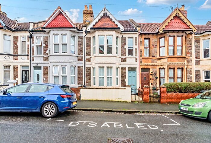 2 Bedroom Flat For Sale In Harrow Road, Bristol, BS4