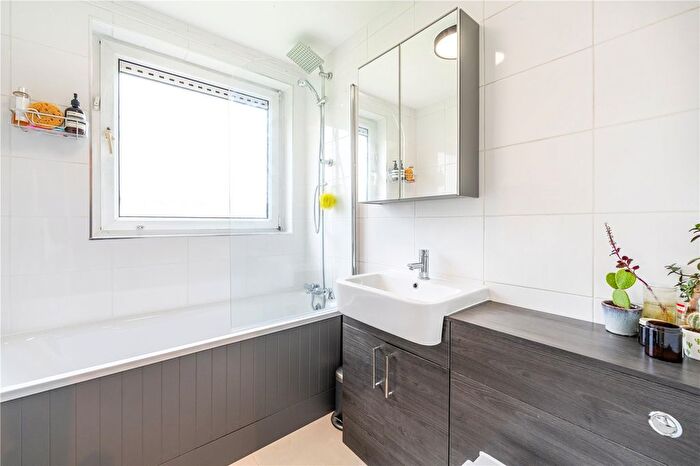 2 Bedroom Flat For Sale In Fairlight, Hampton, Middlesex, TW12