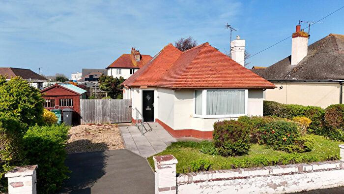 2 Bedroom Detached Bungalow For Sale In Moelwyn Avenue West, Kinmel Bay, LL18