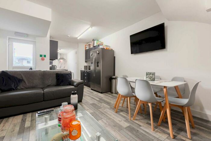 6 Bedroom Semi-Detached House To Rent In Ling Street, Liverpool, L7