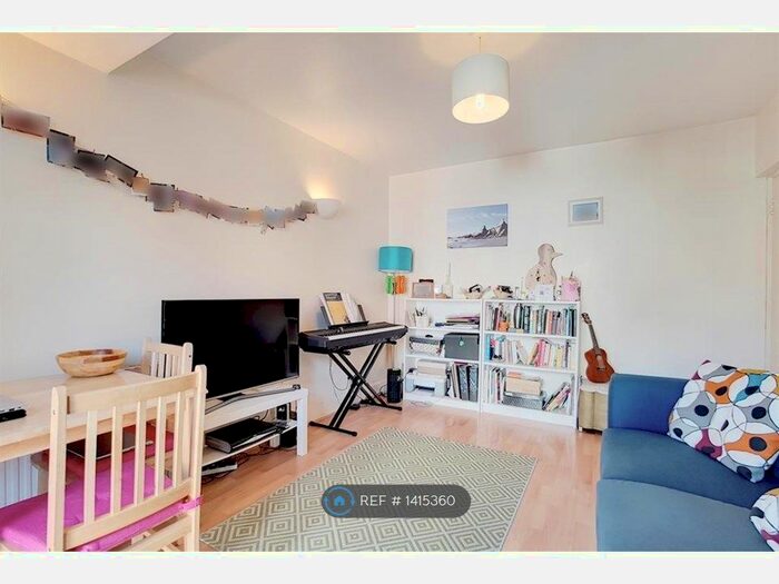 1 Bedroom Flat To Rent In Hopewell Yard, London, SE5