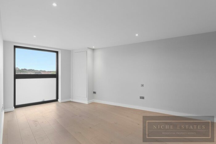 2 Bedroom Flat To Rent In Tottenham Lane, London, N8