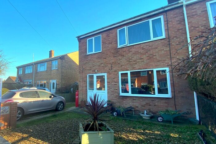 3 Bedroom Semi-Detached House To Rent In Willow Grove, HU11