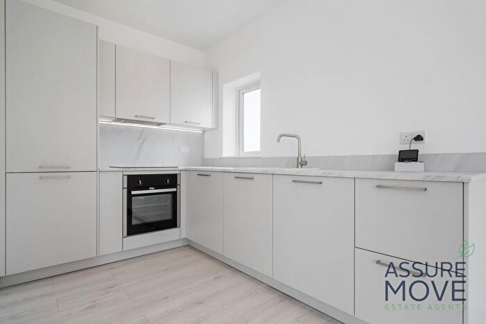 1 Bedroom Flat For Sale In Crosskeys Close, London, N9