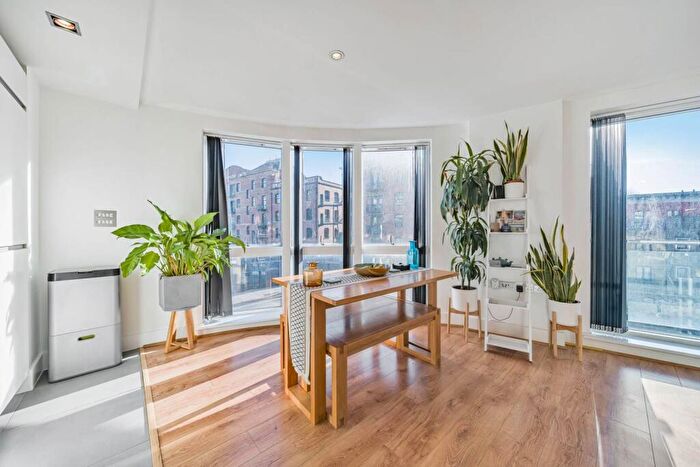 2 Bedroom Flat To Rent In Caspian Wharf, Bow, London, E3