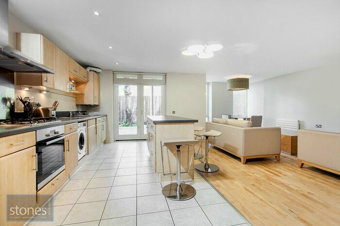 2 Bedroom Flat To Rent In Boundary House, Queensdale Crescent, London, W11