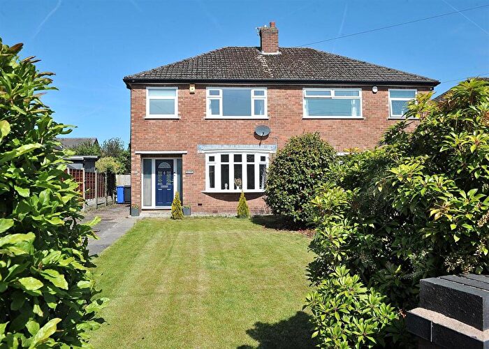 3 Bedroom Semi-Detached House For Sale In Brook Grove, Irlam, M44