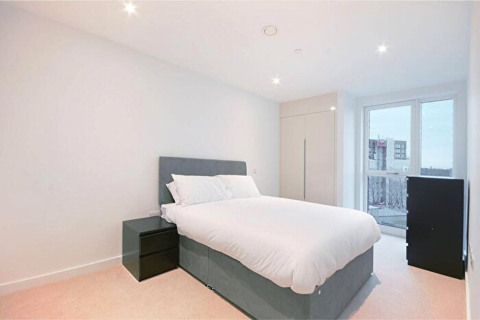 2 Bedroom Flat To Rent In Deacon Street, Elephant And Castle, SE17