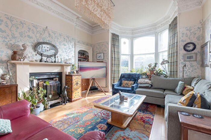 3 Bedroom Flat For Sale In Morningside Gardens, Edinburgh, EH10