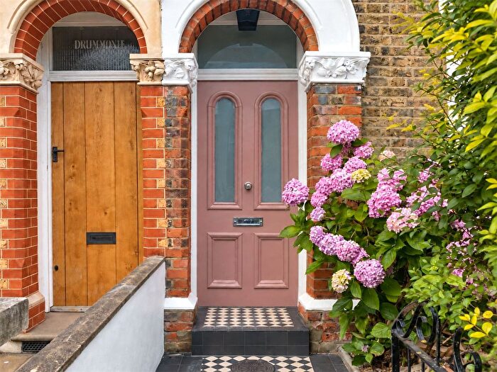 2 Bedroom Flat To Rent In Banchory Road, London, SE3