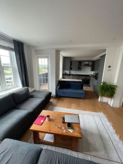 3 Bedroom Flat To Rent In Mead Close, Belmont Street, NW1