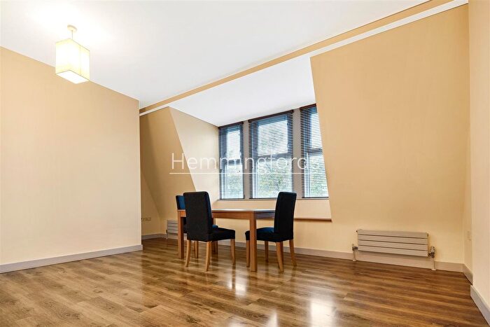 2 Bedroom Flat To Rent In Grays Inn Road, London, WC1X