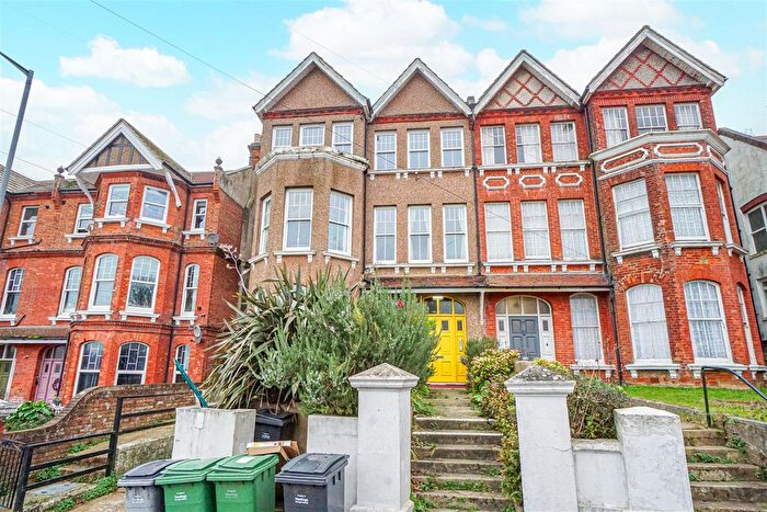 1 Bedroom Flat For Sale In Linton Road, Hastings, TN34