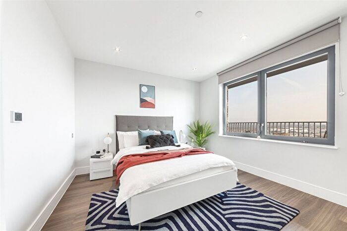 3 Bedroom Flat To Rent In Uncle Southall, Merrick Road, Southall, UB2