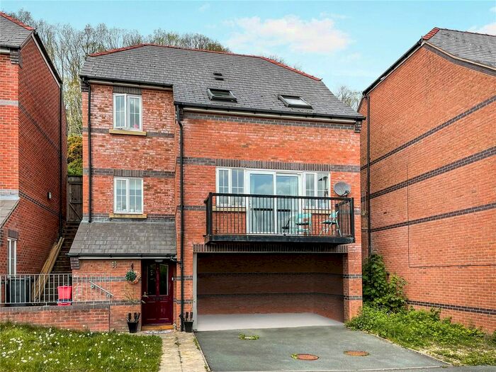 4 Bedroom Detached House For Sale In Woodland Way, Llanllwchaiarn, Newtown, Powys, SY16