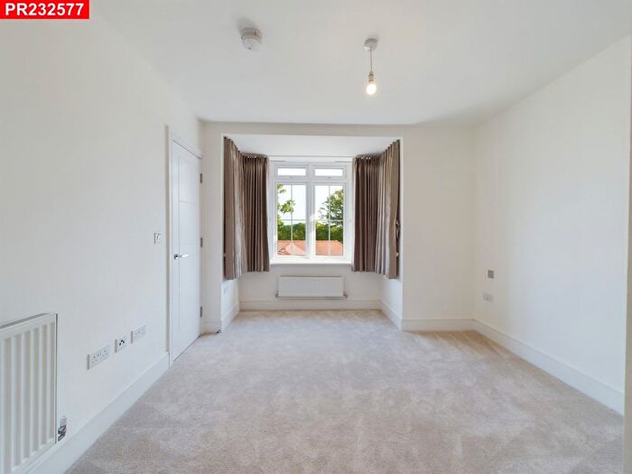 2 Bedroom Flat To Rent In Rafferty Drive, Tunbridge Wells, TN2