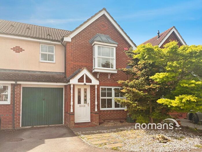 3 Bedroom Semi Detached House For Sale In Grensell Close, Eversley, Hook, RG27