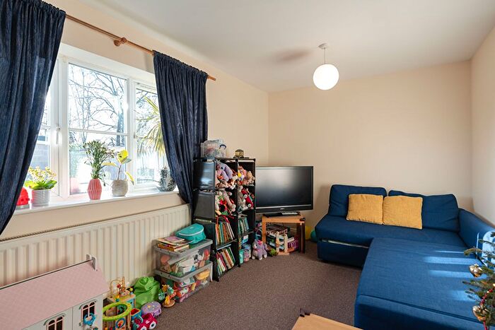 2 Bedroom Semi Detached House To Rent In Milvery Way, Littlemore, OX4